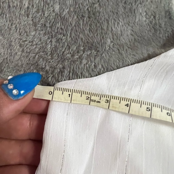 NWT womans beautiful white top - Picture 10 of 12